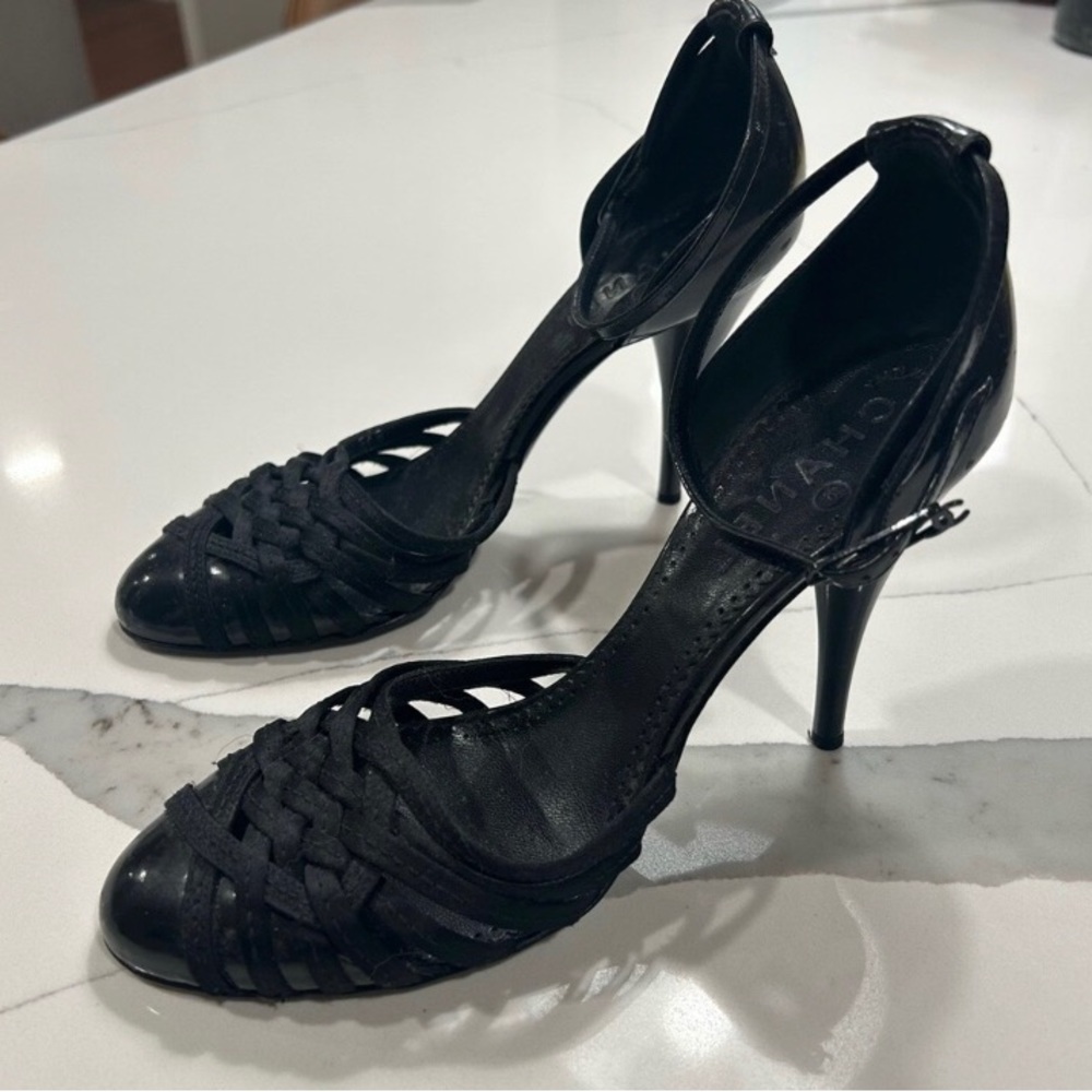 CHANEL CAP TOE CC ANKLE STRAP HEEL - Picture 7 of 9